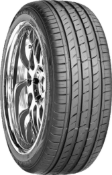 Close-up van het loopvlak Roadstone N`FERA SU1 205/45 R16 87 W XL