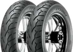 Close-up van het loopvlak Pirelli Night Dragon GT MU85 B16 77 H Rear TL M/C