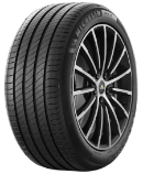 Close-up van het loopvlak Michelin Primacy 4 245/45 R17 99 Y XL, MO
