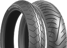 Close-up van het loopvlak Bridgestone BT 020 120/70 B17 58 V Front TL M/C M
