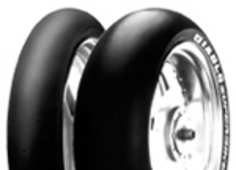 Close-up van het loopvlak Pirelli Diablo Superbike 200/60 R17 Rear TL NHS SC2 Hard