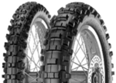 Close-up van het loopvlak Metzeler MCE 6 Days Extreme 130/90-18 69 M Rear TT M/C M+S